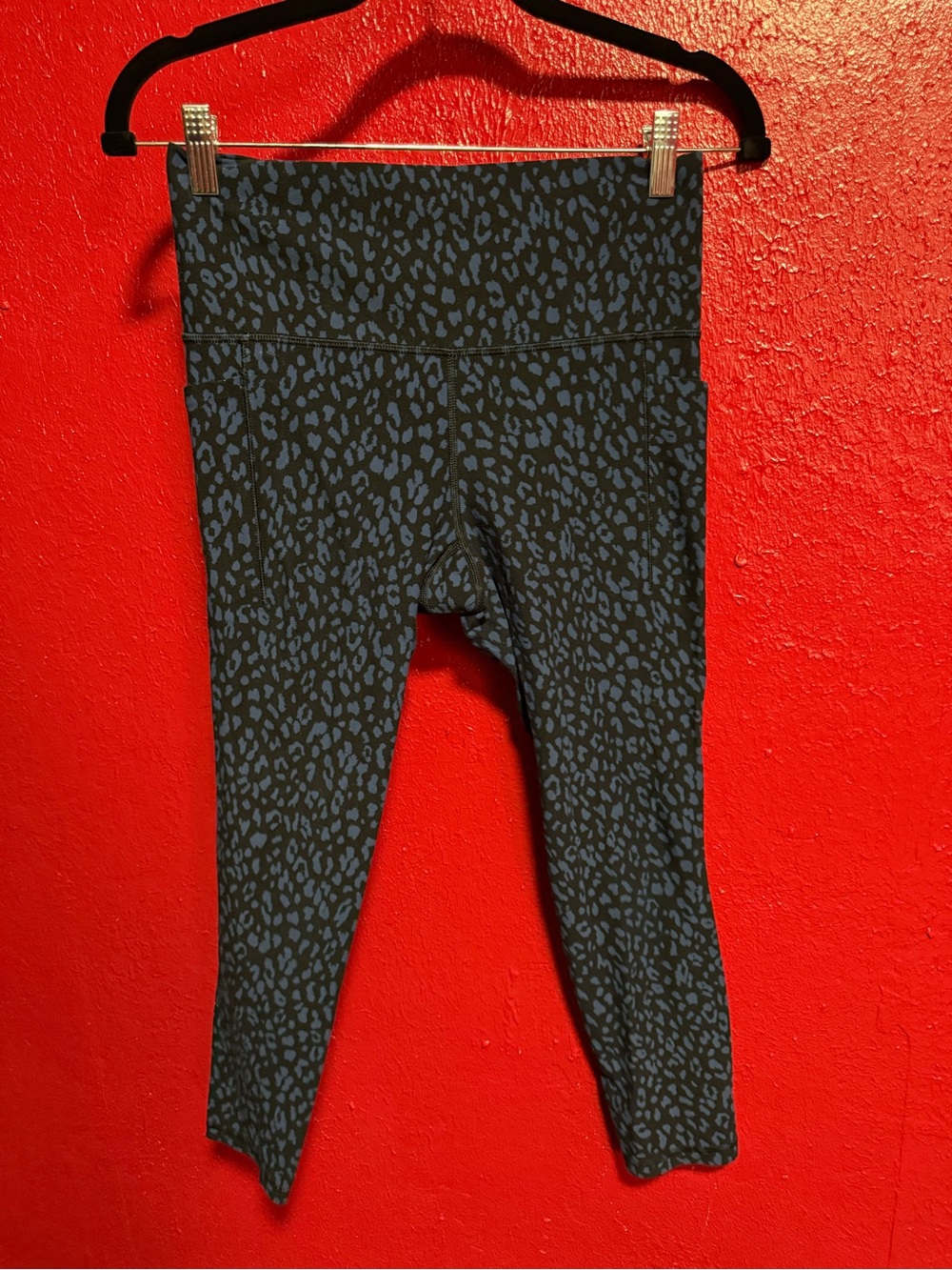 210. Preloved Athleta Black and Blue Leopard Print Leggings cropped